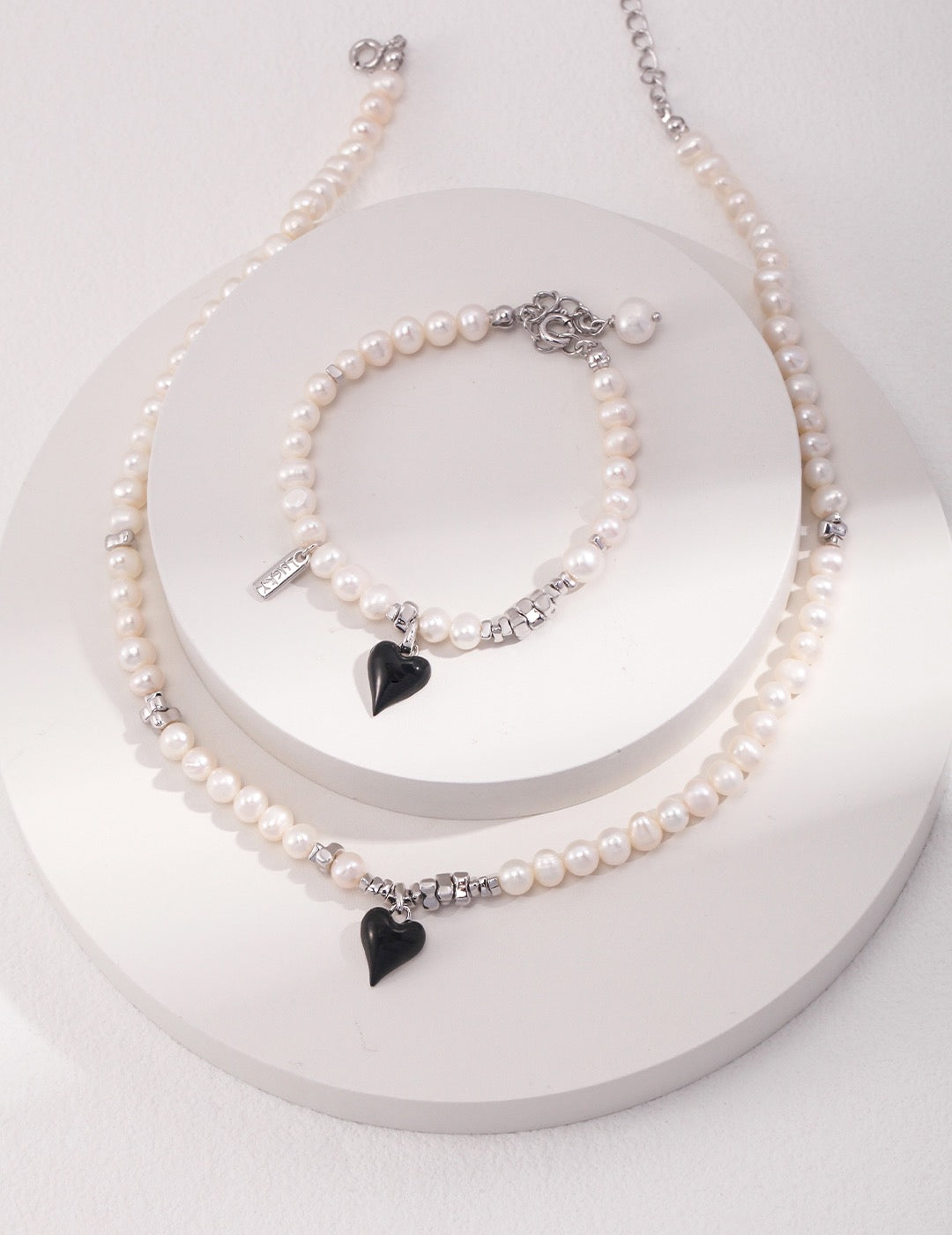 Noir Amour Necklace